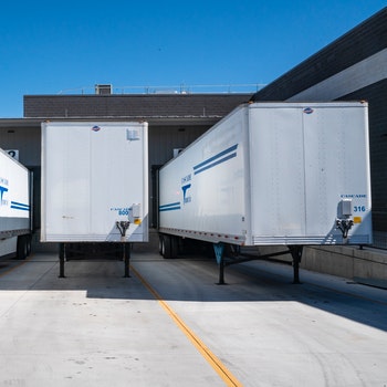 International Bridge, inşaat, enerji, elektrik elektronik, otomotiv, akaryakıt, elektronik ticaret, ilaç, nakliye ve lojistik, temizlik, gıda, madencilik, hayvancılık, turizm ve seyahat acenteleri, uluslararası ve şehirlerarası yolcu taşımacılığı, danışmanlık, denizcilik, projeler, ankara